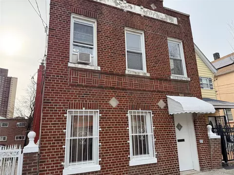 822 E 215th St, New York, NY 10467