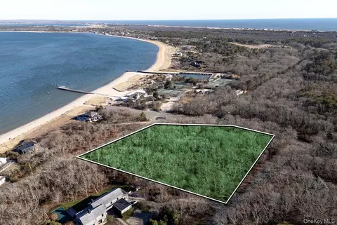 15 Cross Hwy, East Hampton, NY 11930