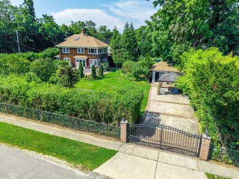 1025 9th St, Greenport, NY 11944