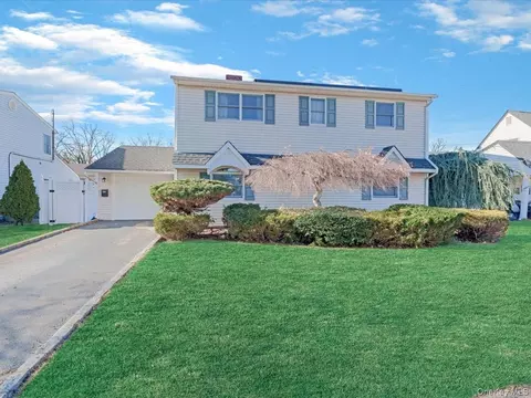 12 Cable Ln, Hicksville, NY 11801