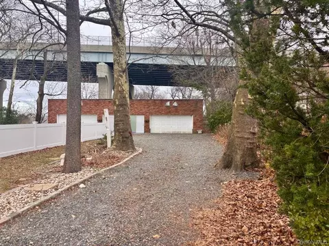 2-07 Parsons Blvd, New York, NY 11357 photo 2