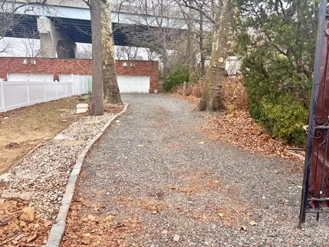 2-07 Parsons Blvd, New York, NY 11357