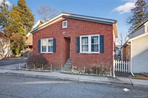 34 Lake St, Highlands, NY 10928