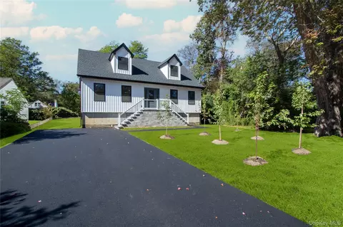 108 Mckinley Dr, Mastic Beach, NY 11951
