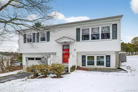 22 Oxford Ln, Harriman, NY 10926