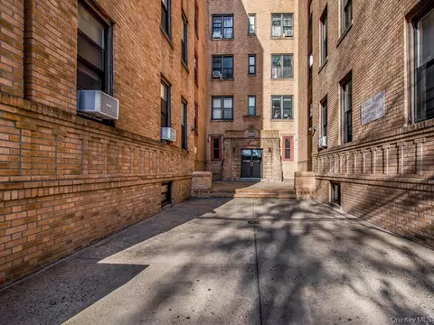 829 Adee Ave #2L, New York, NY 10467