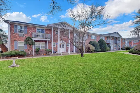 210 Fairharbor Dr #210, Patchogue, NY 11772