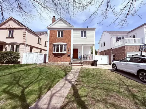 6423 181 St, New York, NY 11365