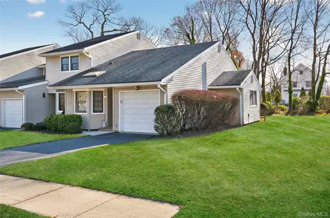 1 Mechanic Ct, Huntington, NY 11743