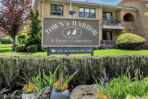 12 Florence Ave #29A, Freeport, NY 11520