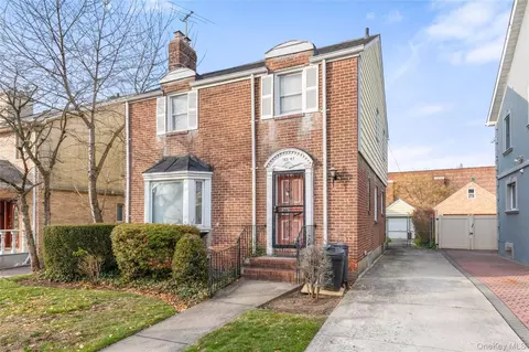 18547 80th Rd, Jamaica, NY 11432
