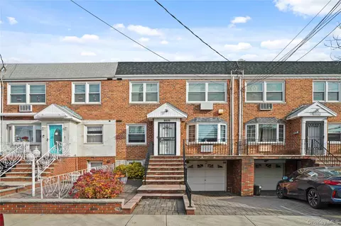 6035 75th St, Middle Village, NY 11379
