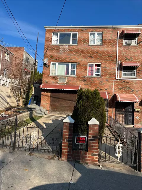 1461 E 233rd St, New York, NY 10466