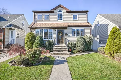 4940 169th St, New York, NY 11365