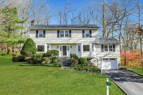 6 Douglas Dr, Katonah, NY 10536