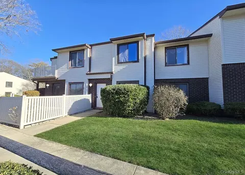 79 Birchwood Rd, Coram, NY 11727