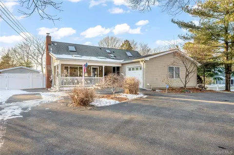 378 Mac Arthur Blvd, Hauppauge, NY 11788