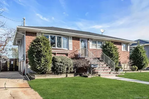 133 Baker Ct, Island Park, NY 11558