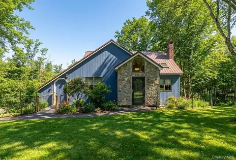 58 Wildwood Dr, South Fallsburg, NY 12779