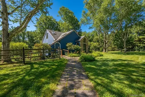 58 Wildwood Dr, South Fallsburg, NY 12779