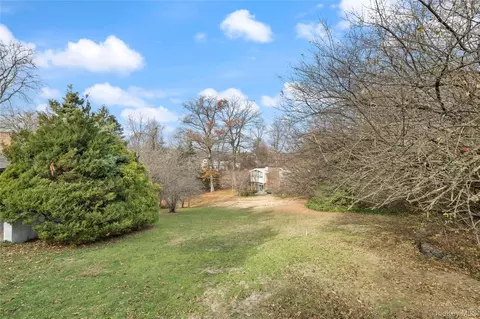 Ladd Road, New York, NY 10471