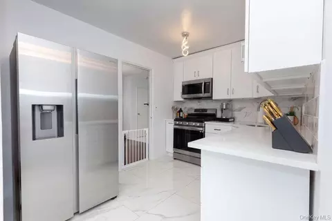 5 Sadore Ln #3R, Yonkers, NY 10710