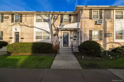 81-41 268 St #293 B, Glen Oaks, NY 11004