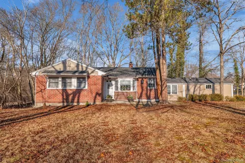 164 Donegan Ave, Brookhaven, NY 11772