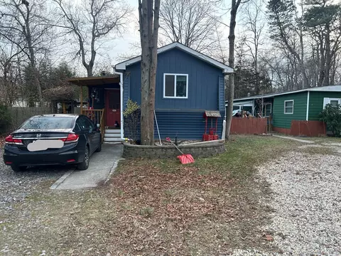 83 Forge Rd, Riverhead, NY 11901