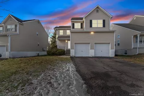 23 Alexander Dr, Washingtonville, NY 10992