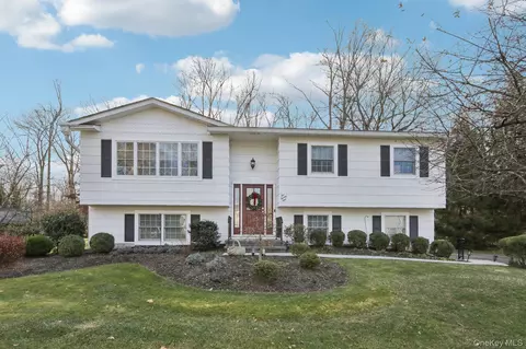 229 Betsy Ross Dr, Orangetown, NY 10962