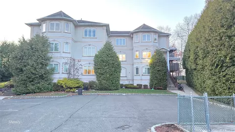 9 Gibbs Ct #201, Ramapo, NY 10952