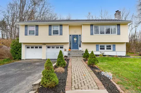 7 Russ Pl, Wappinger, NY 12590