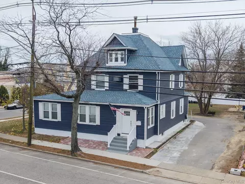 41 Atlantic Ave, Freeport, NY 11520