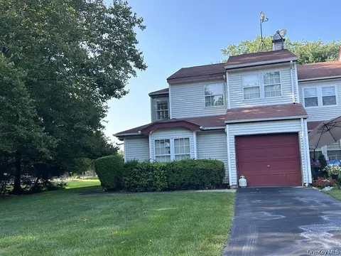 5 Norfolk Ct, Coram, NY 11727