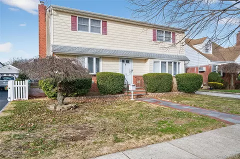 128 Beech St, Floral Park, NY 11001