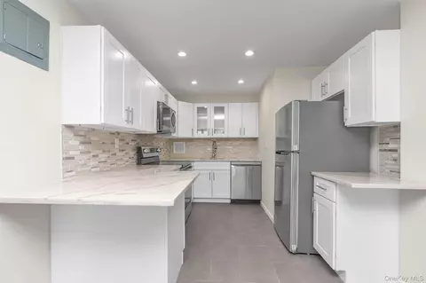 166-40 Powells Cove Blvd #2A, Whitestone, NY 11357