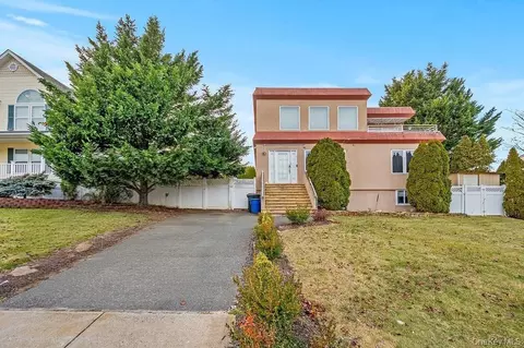 96 5th Ave, Holtsville, NY 11742