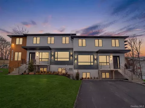 13 Elener Ln #202, Ramapo, NY 10977