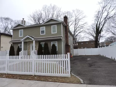 9 Bainbridge St, Roosevelt, NY 11575