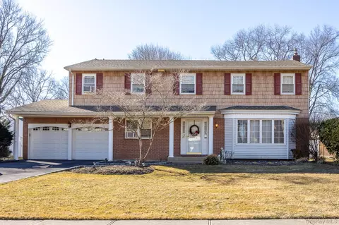 53 Tulipwood Dr, Commack, NY 11725