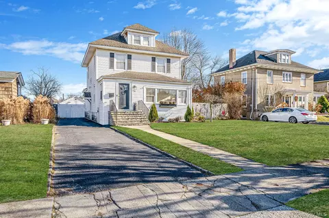 117 Jayne Ave, Patchogue, NY 11772