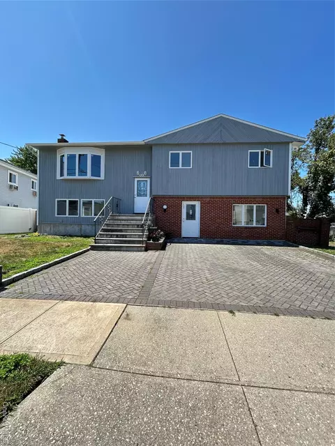 300 Branch Ave, Freeport, NY 11520