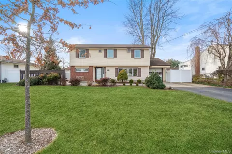 246 W 10th St, Deer Park, NY 11729