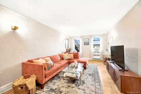145 95th St #D6, Brooklyn, NY 11209