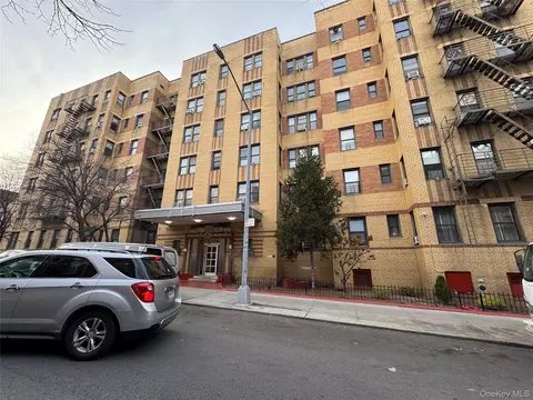 4330 44th St #3F, New York, NY 11104