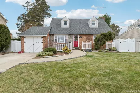 251 Hamilton Ave, Massapequa, NY 11758