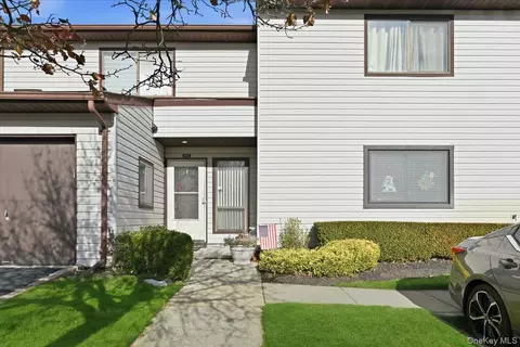 100 Daly Blvd #2103, Oceanside, NY 11572