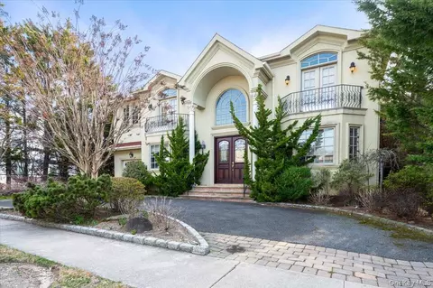 70 Lewis Ave, Atlantic Beach, NY 11509