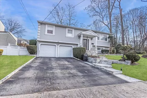 93 Searingtown Rd, North Hempstead, NY 11507